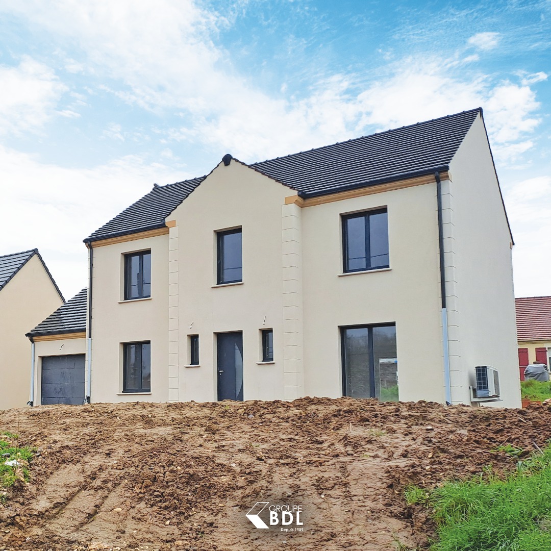 Réalisation maison R+1 avec garage accolé LesMaisons.com