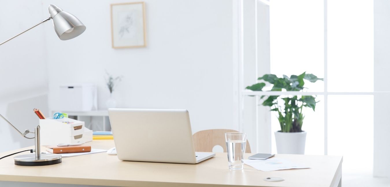 Lumière dans un bureau